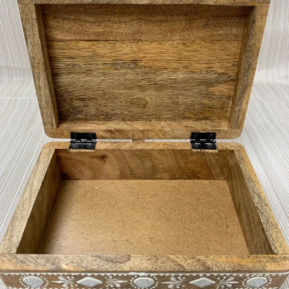 Small Hand-painted Wood Chest Diamonds Mirr… - Picture 7 of 9